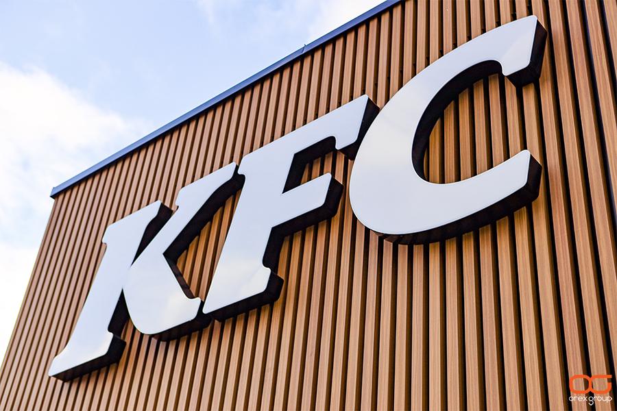 KFC ženklo ant sienos fasadas be OrexGroup logo